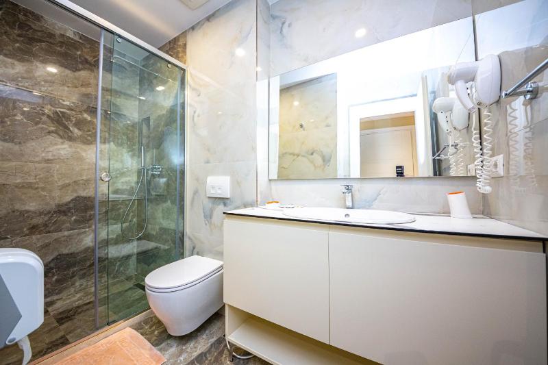 Quadruple Room with Balcony and Side Sea View image 4