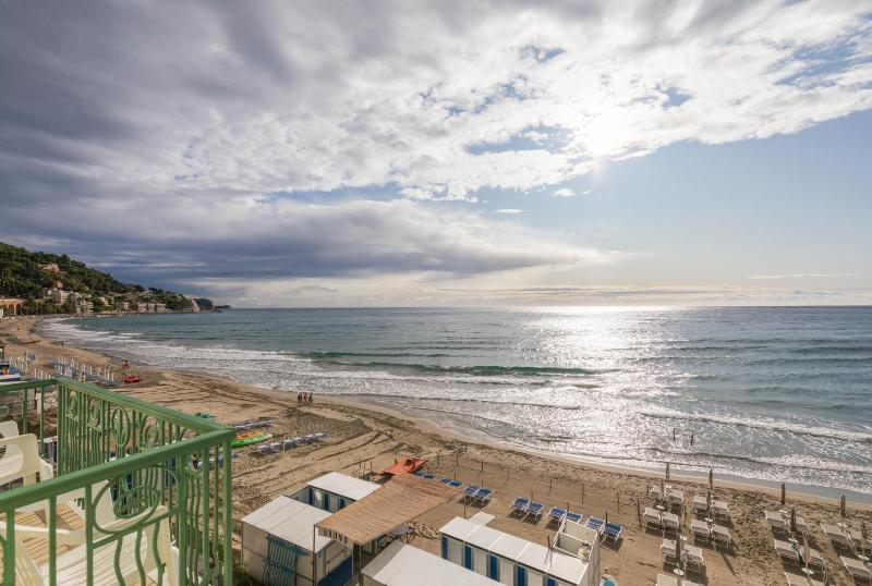 Deluxe Single Room with Sea View image 3