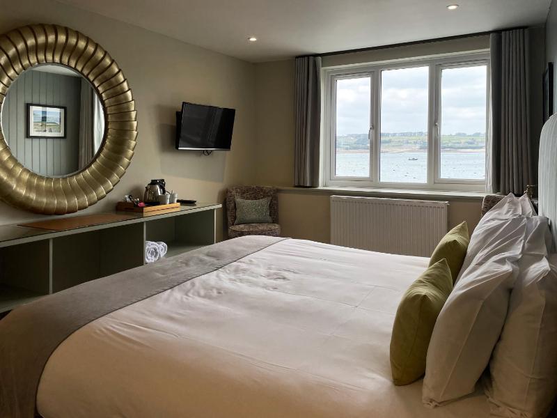 Superior Double Room with Sea View image 2