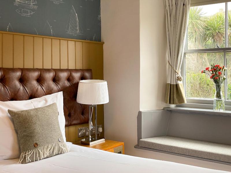 Twin Room image 3