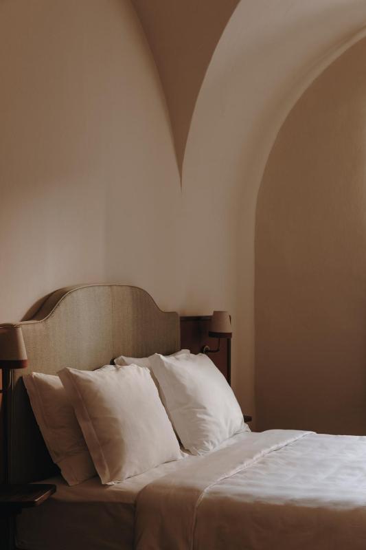 Deluxe Double Room image 1
