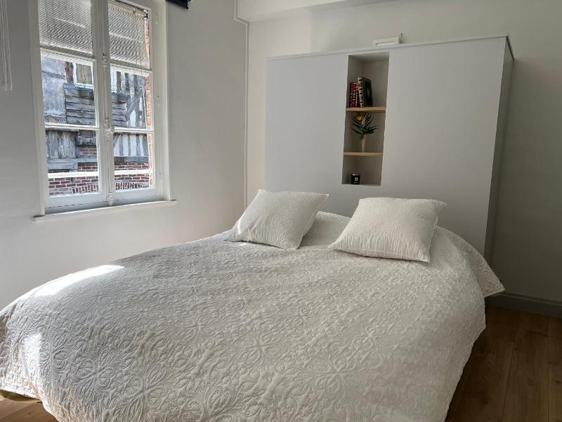 One-Bedroom Apartment image 3