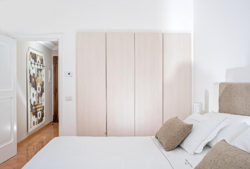 Superior Room with Balcony and Sea View image 3