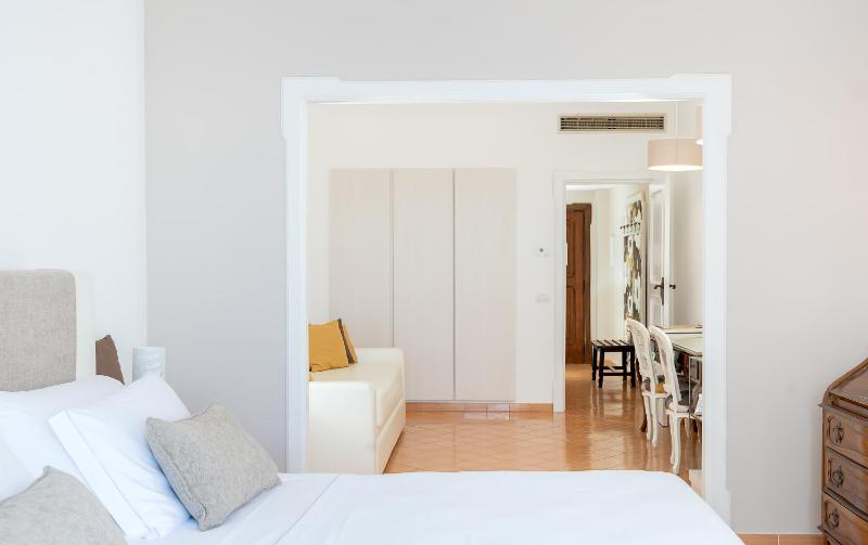 Junior Suite with Terrace and Sea View image 2