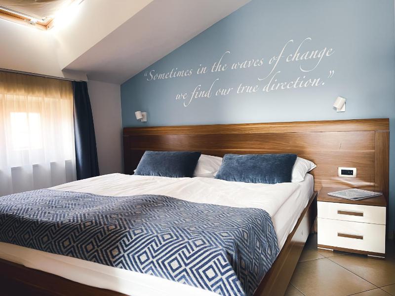 Superior One-Bedroom Apartment with Sea View image 1