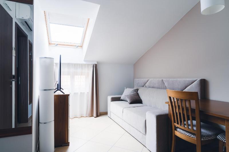 One-Bedroom Apartment image 4
