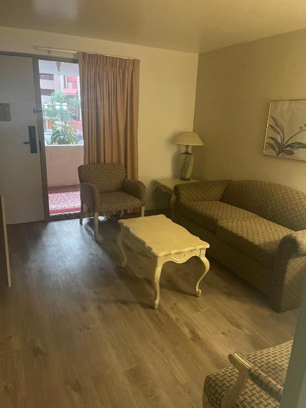 Double Room with Two Double Beds - Mobility Access/Non-Smoking image 3