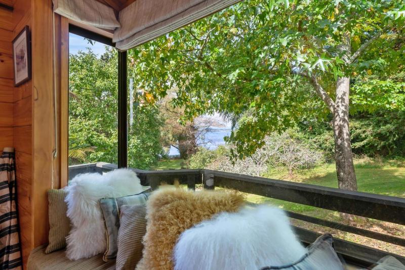 Rutherfurd Lakehouse - Taupō Holiday Home - image 5