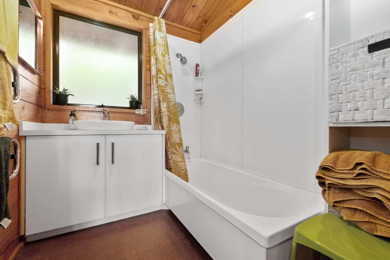 Rutherfurd Lakehouse - Taupō Holiday Home - image 19