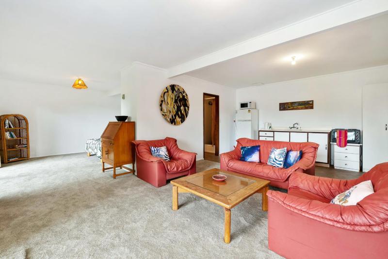 Rutherfurd Lakehouse - Taupō Holiday Home - image 26