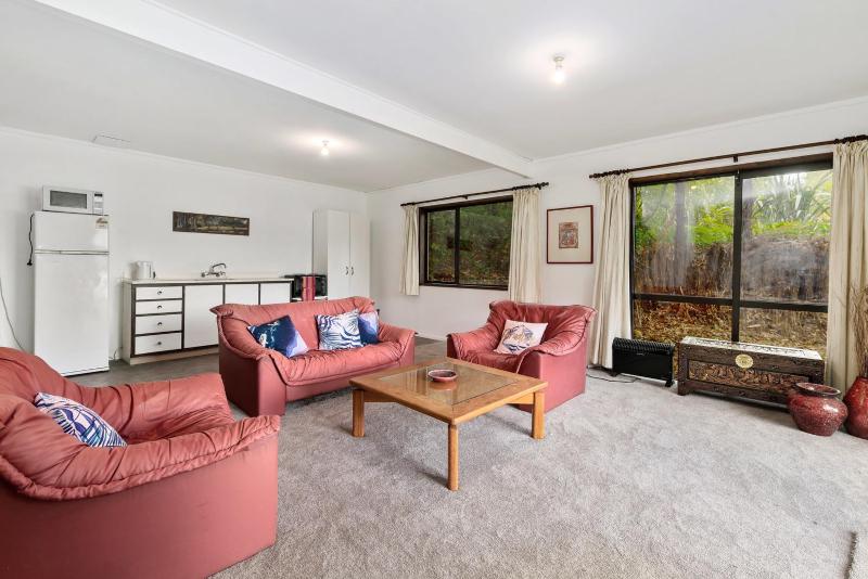 Rutherfurd Lakehouse - Taupō Holiday Home - image 7