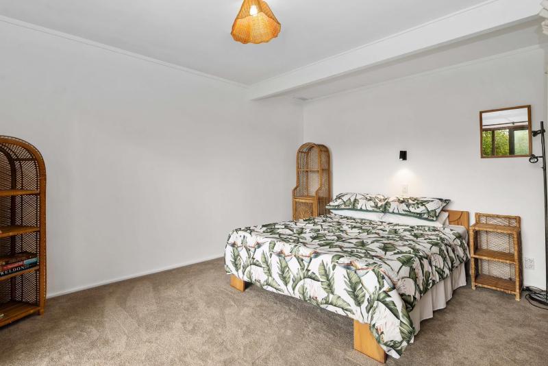 Rutherfurd Lakehouse - Taupō Holiday Home - image 6