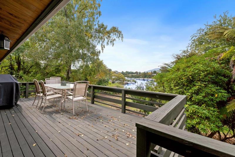 Rutherfurd Lakehouse - Taupō Holiday Home - image 23