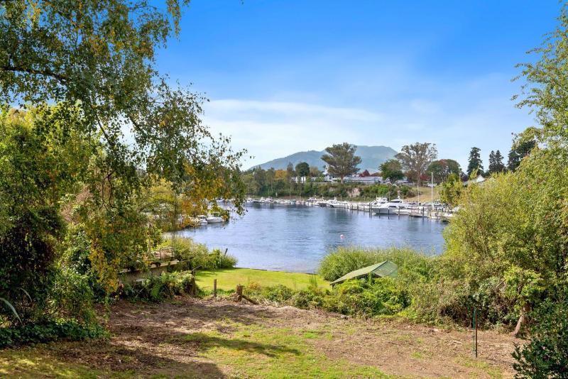 Rutherfurd Lakehouse - Taupō Holiday Home - image 27