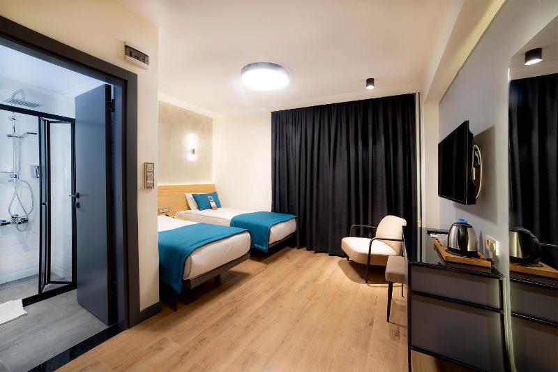 Standard Double or Twin Room image 3