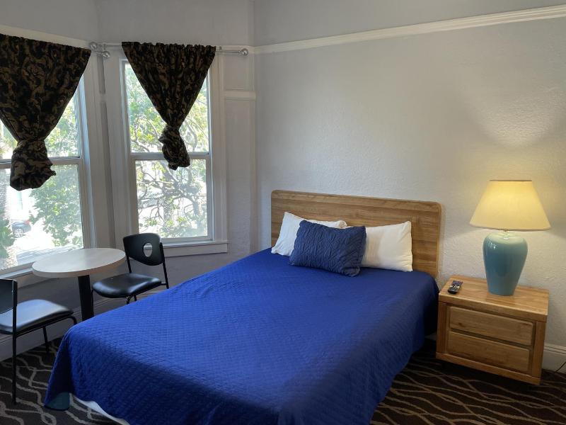 Twin Peaks Hotel - image 16