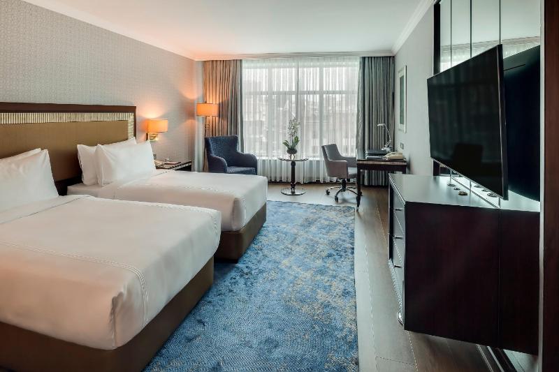 Superior Twin Room with City View image 1