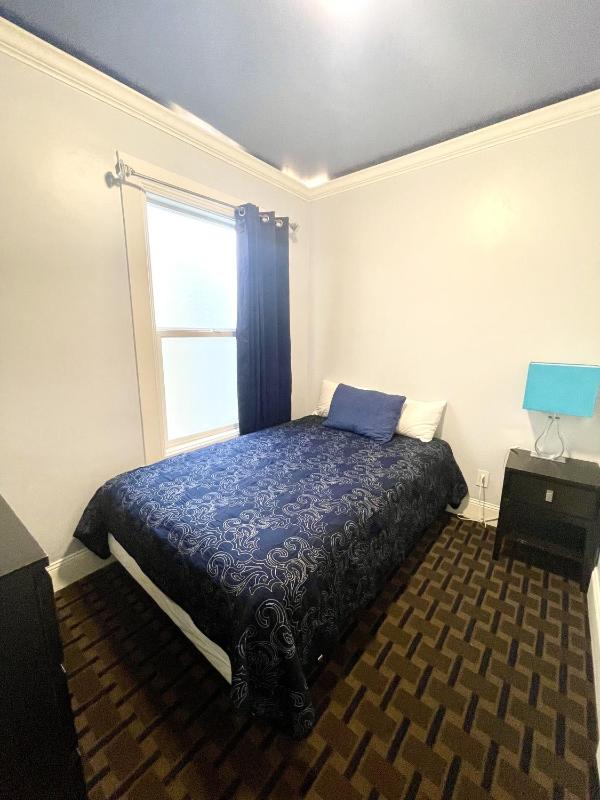 Twin Peaks Hotel - image 15