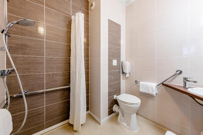 Double Room - Disability Access image 3