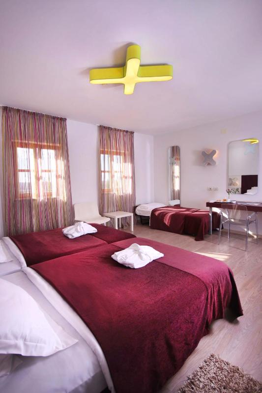 Deluxe Double or Twin Room with Pool View image 1