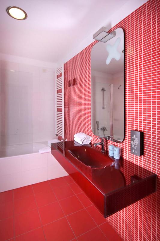Deluxe Double or Twin Room with Pool View image 3