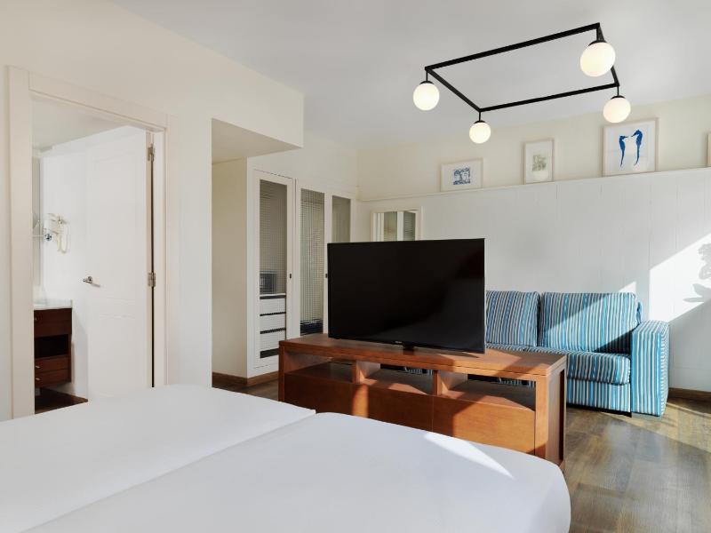 Junior Suite (2 Adults) image 4