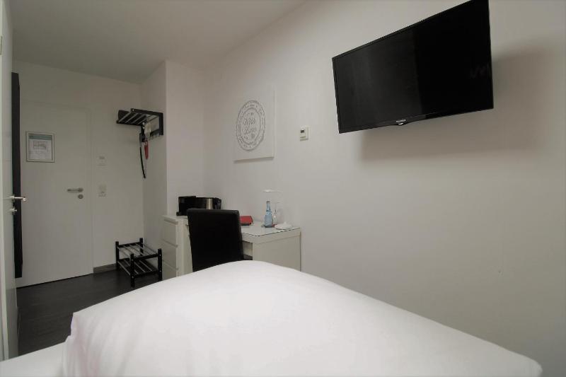 Economy Single Room image 3