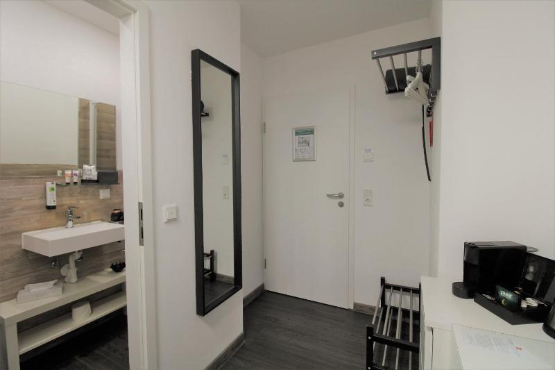 Economy Single Room image 4
