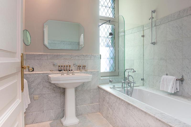 Superior King Room with Garden and Ramparts View image 1