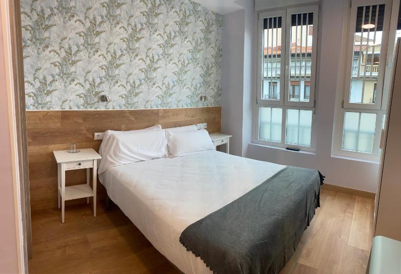 Double Room with Private Bathroom image 1