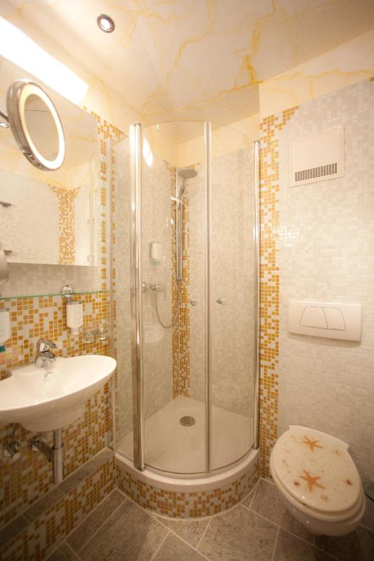 Small Double Room image 2