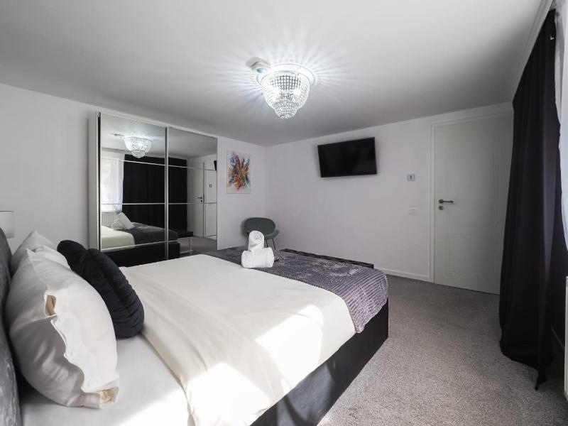 For You Apartments Gold & Silver - image 10