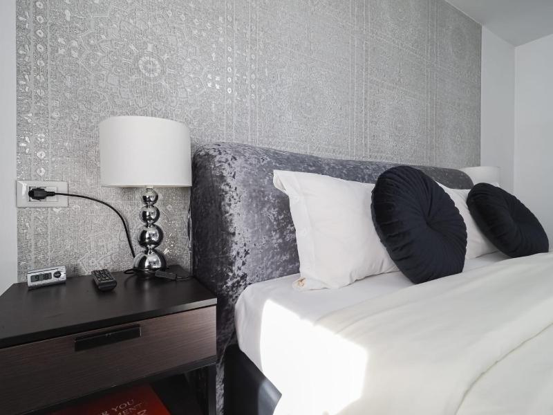 One-Bedroom Apartment image 4