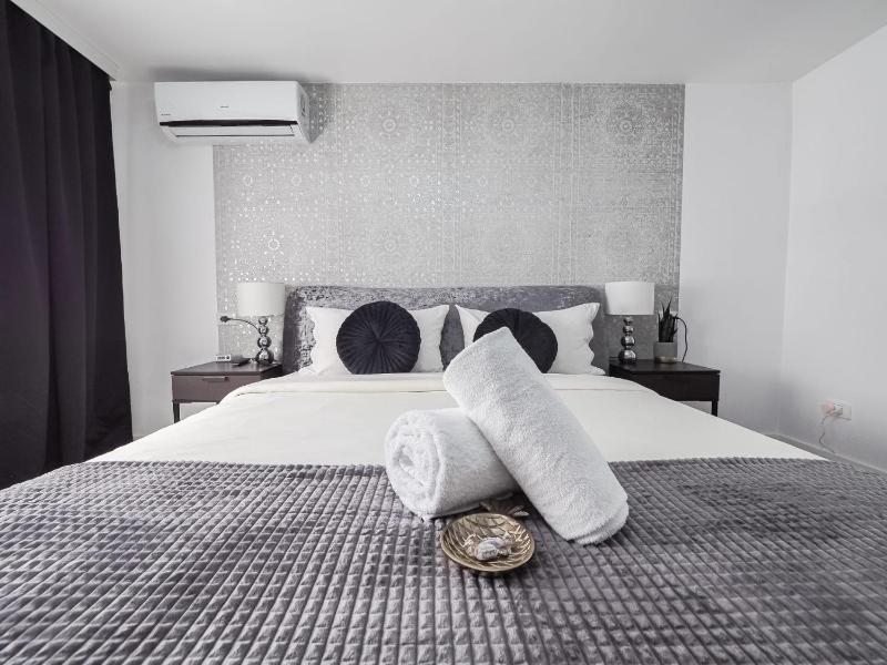 One-Bedroom Apartment image 3