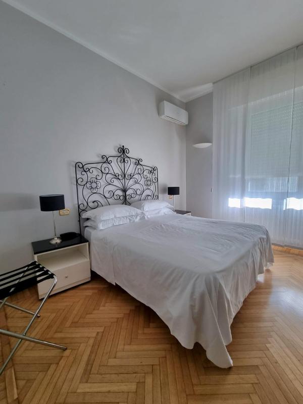 Classic Double or Twin Room image 4