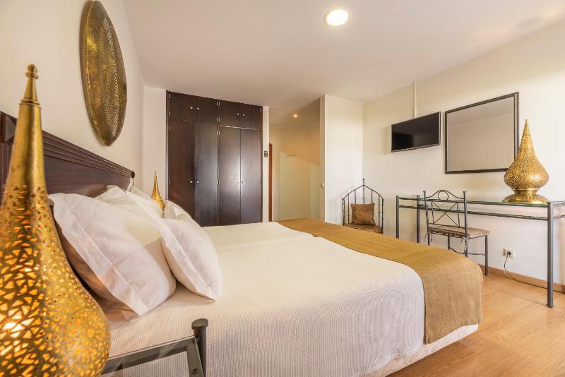 Double Room image 3