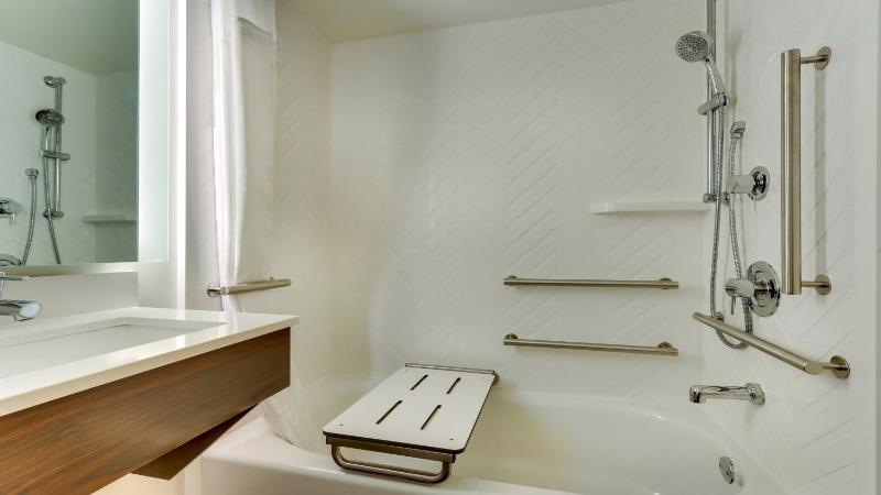 Standard Queen Room with Roll In Shower - Communications Accessible image 1