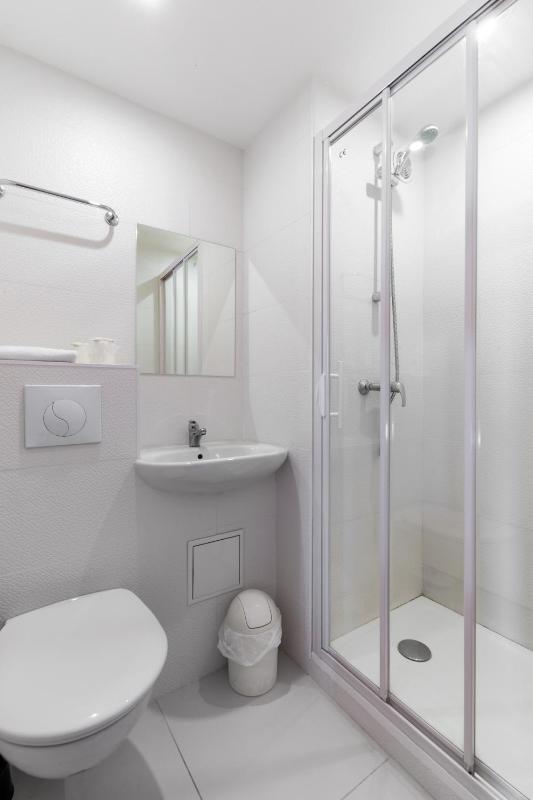 Double Room image 4