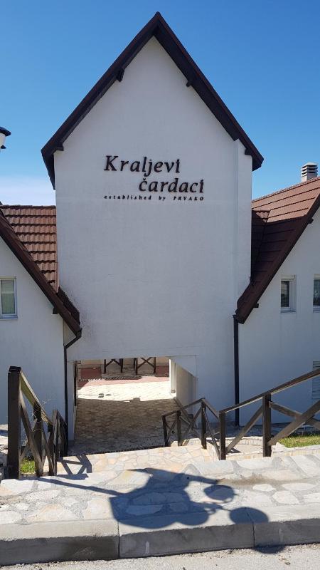 Čar30 Kraljevi čardaci - image 1