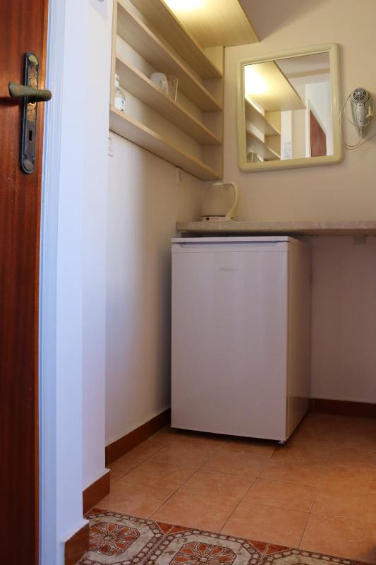 Single Room image 4