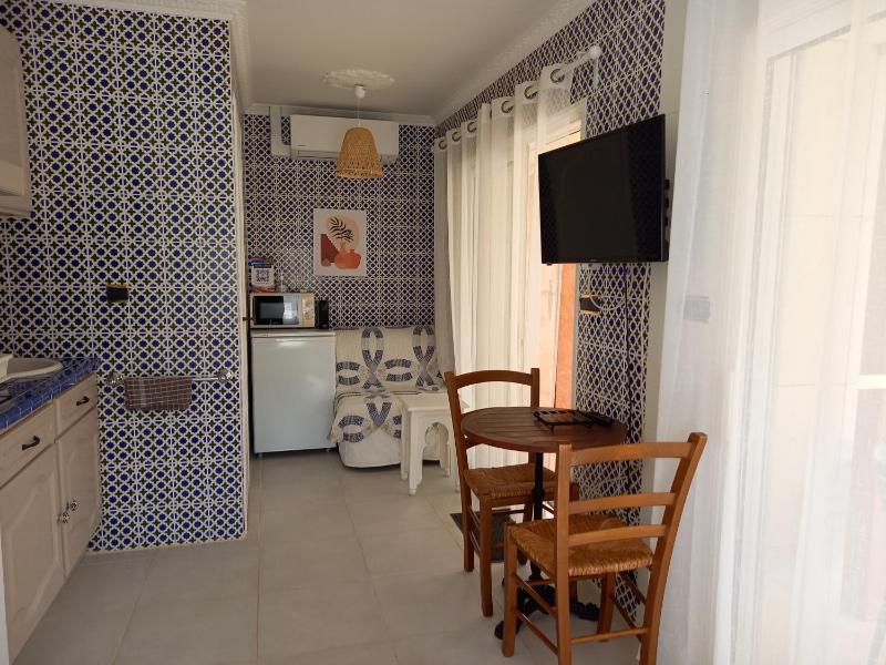 Superior One-Bedroom Cottage with Pool View image 3