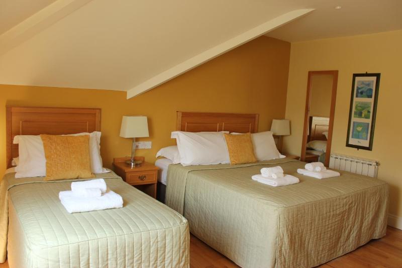 Classic Triple Room image 3