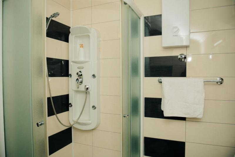 Economy Double Room image 4