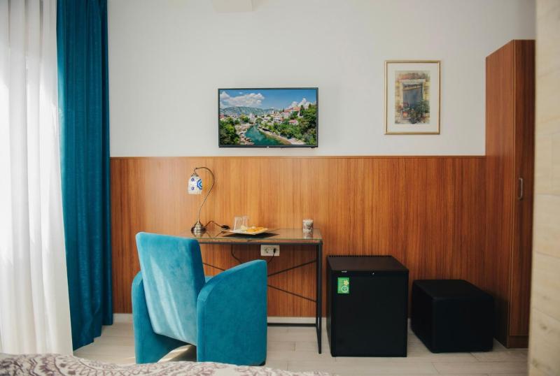 Double Room image 3