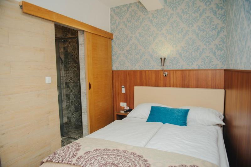 Double Room image 1