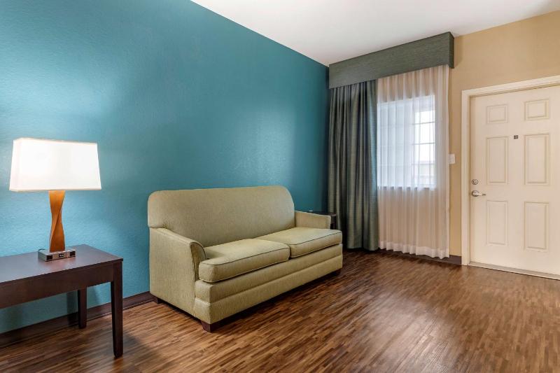Best Western Plus Galveston Suites - image 16
