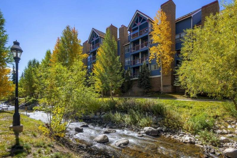Four-Bedroom Condo image 1