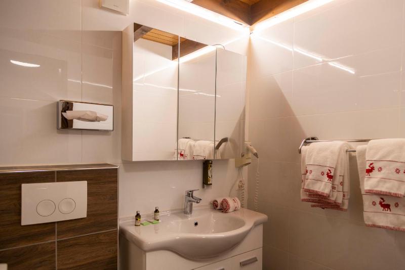 Junior Suite with Balcony image 4