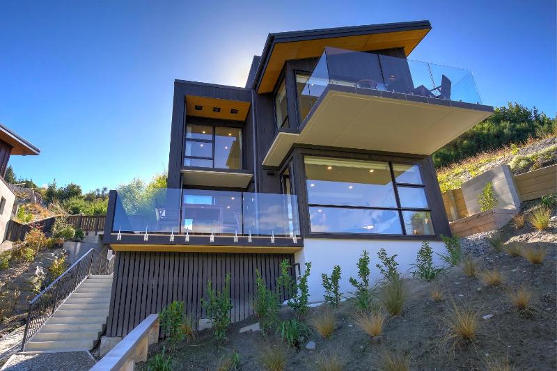 The Villa Lookout - Queenstown Holiday Villa Images