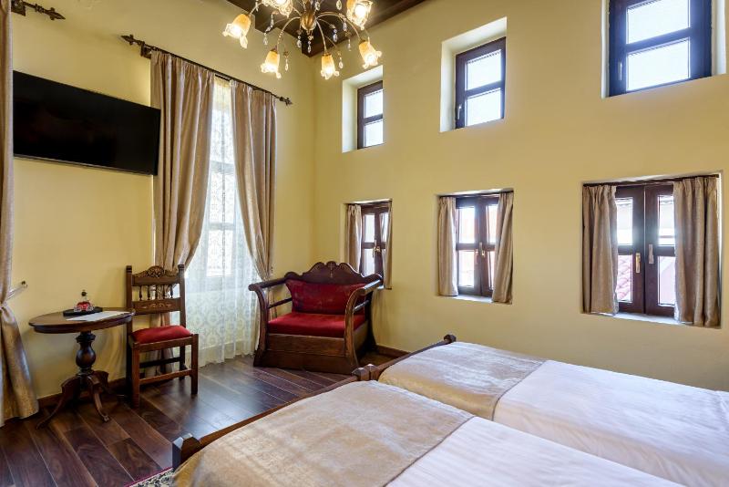 Double or Twin Room with City View image 4